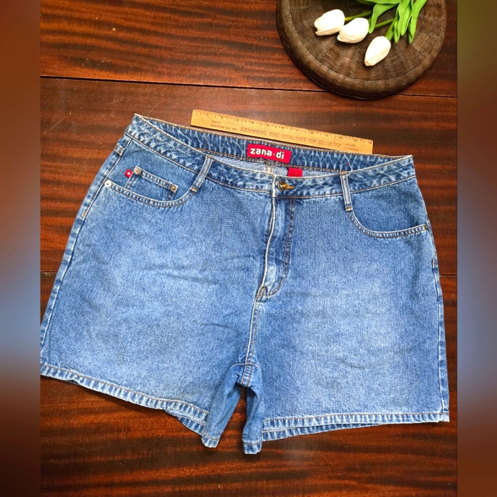 Zana-di denim short size 18